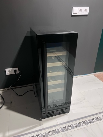 Винный шкаф MC Wine W20B встраиваемый под столешницу, шириной 30 см